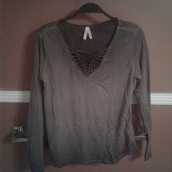 Mudd Grey Women's Blouse with Designer Neck - Picture 3 of 4